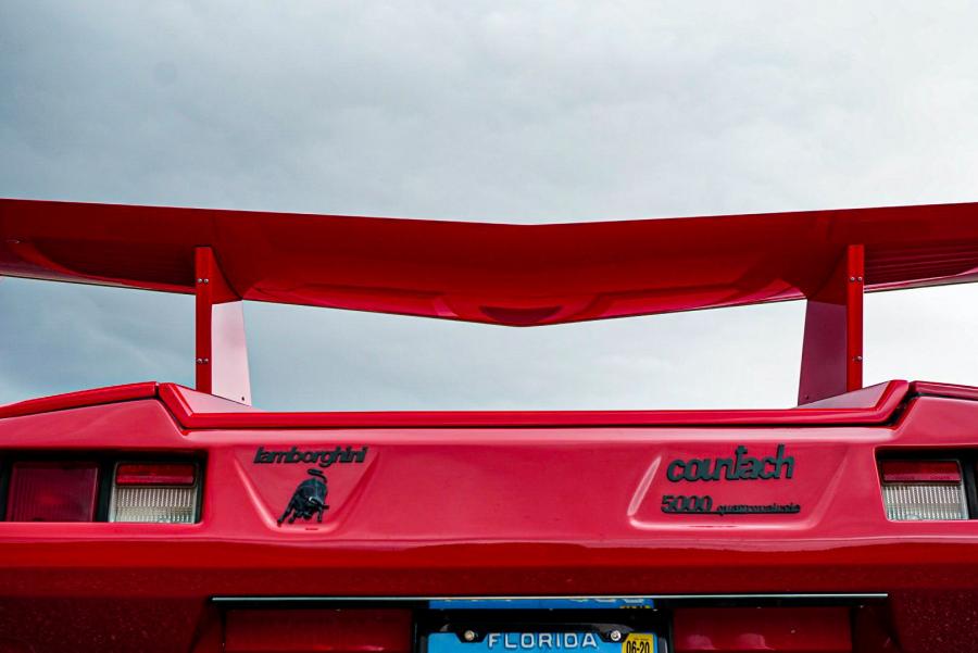 Детали экстерьера Lamborghini Countach LP5000 S Quattrovalvole 1988 года  (фото 46 из 146)
